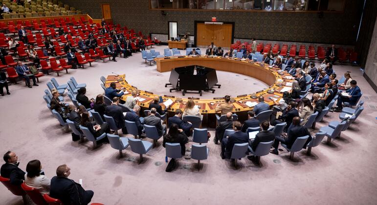 Security Council LIVE: Mounting attacks and Russian threats prompt emergency Ukraine meeting
