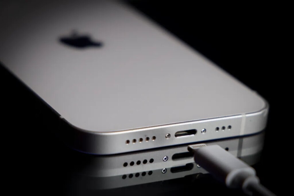 A new unpatchable flaw in Apple chips opens the door to an iPhone jailbreak