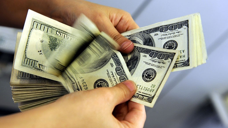 Safe-Haven Flows Lift U.S. Dollar On Renewed Geopolitical Risks