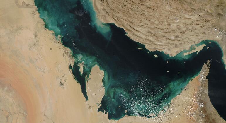 US-Iran war leaves shipping at near-standstill in Hormuz again