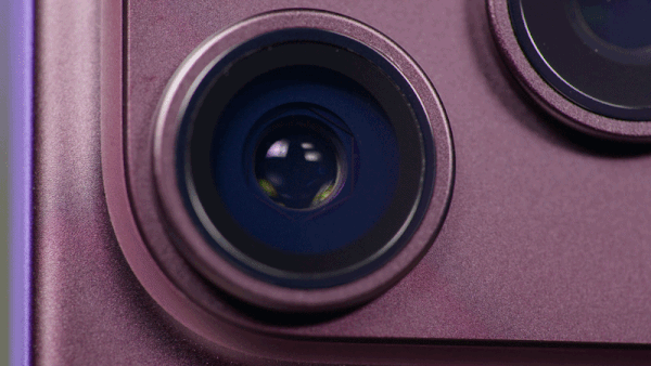 An animation showing the iPhone 18 Pro Max's aperture blades opening and closing
